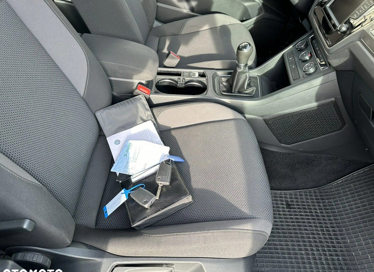 Volkswagen Touran cena 59600 przebieg: 220100, rok produkcji 2017 z Koszalin małe 232